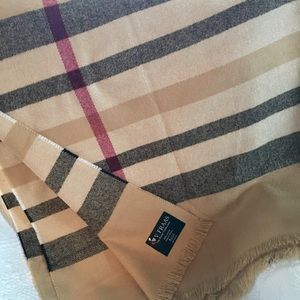 V FRAAS cashmere-like feel throw blanket
